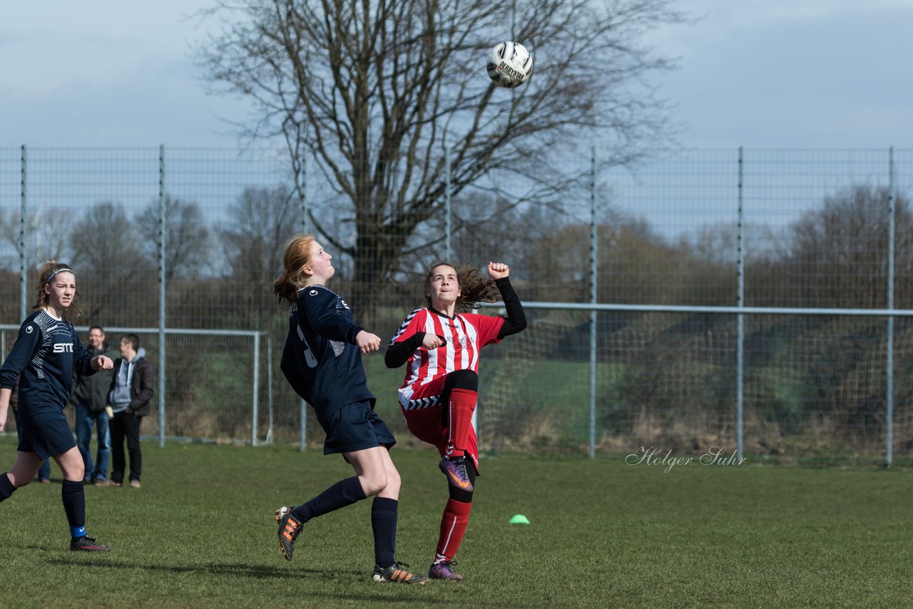 Bild 92 - C-Juniorinnen TSV Zarpen - TuS Tensfeld : Ergebnis: 2:1